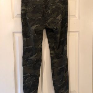 Camo Cropped Pants